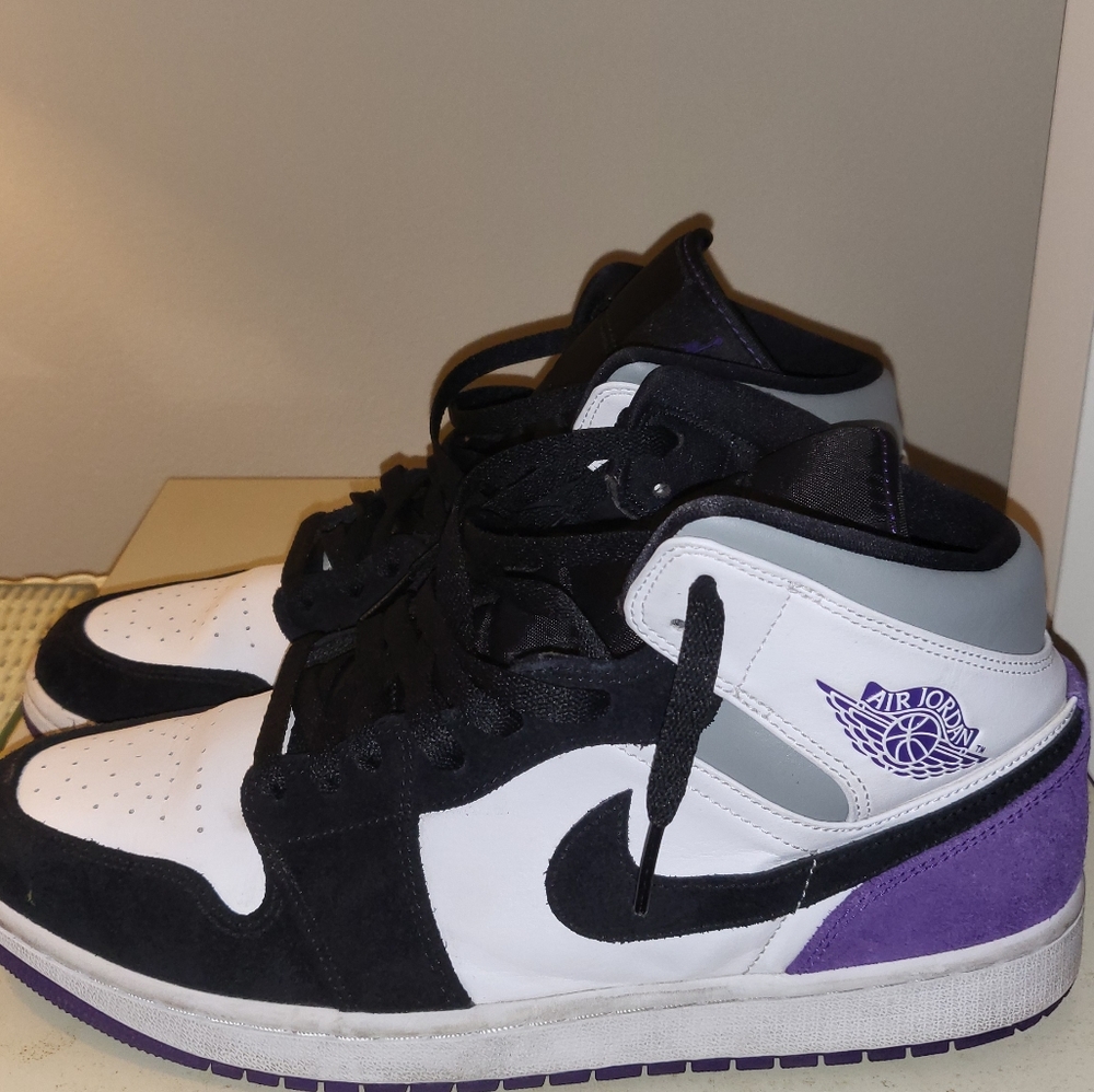 Jordan 1 Mid SE Purple
